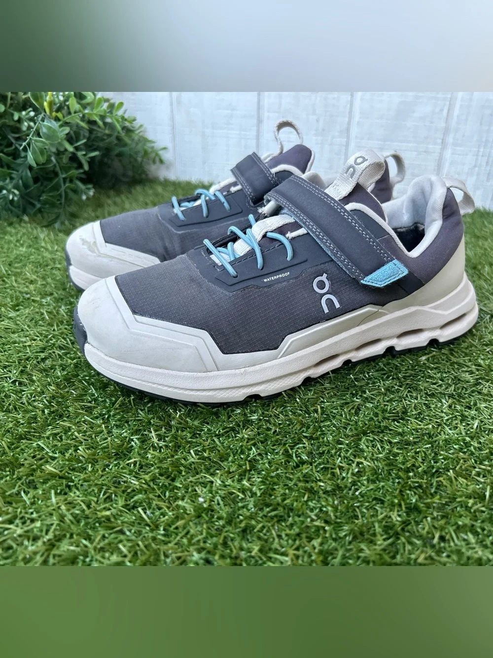 On Running Cloudhero Kids Waterproof Eclipse | Pearl size 2.5 preowned